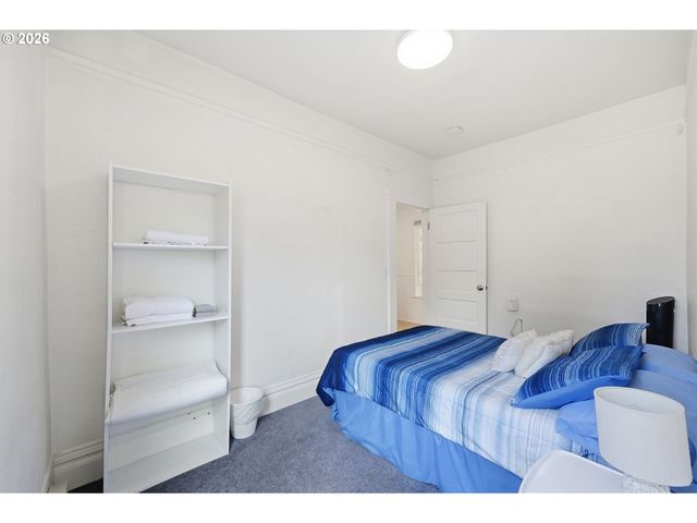 2042 ONYX St, Eugene, OR 97403