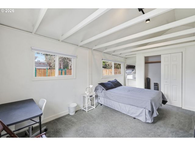 2042 ONYX St, Eugene, OR 97403