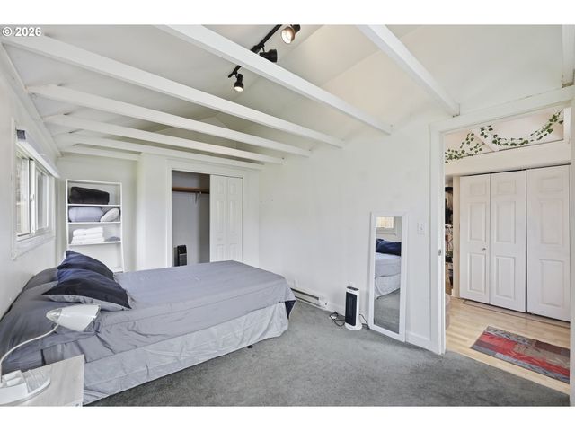 2042 ONYX St, Eugene, OR 97403