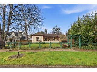 2042 ONYX St, Eugene, OR 97403