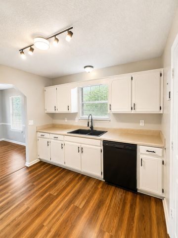 209 Paul Revere Ln, La Vergne, TN 37086