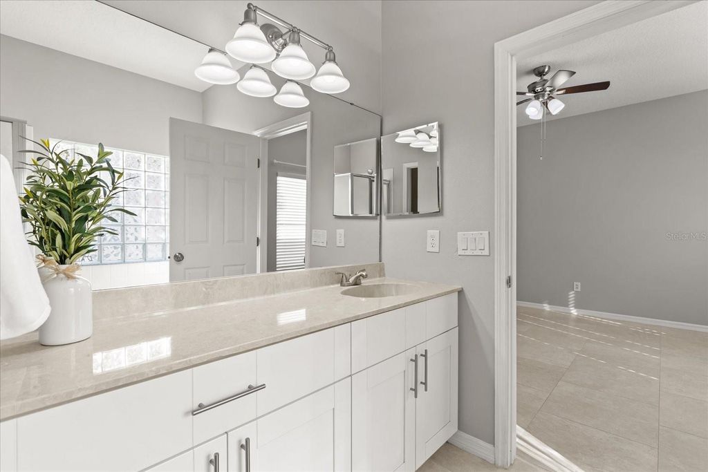 Image 13 of property listing at 14338 TANJA KING BOULEVARD, Orlando, FL 32828