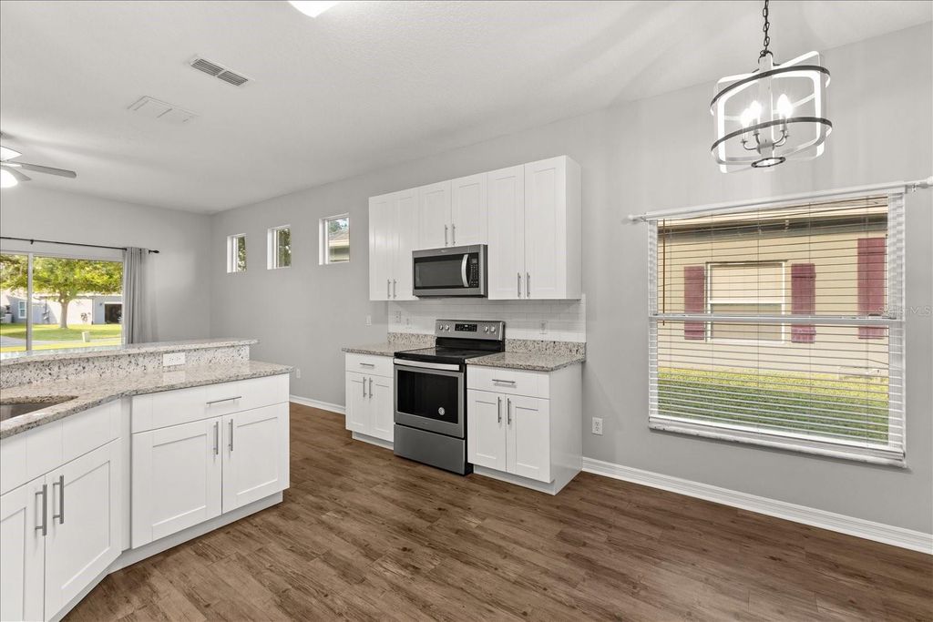Image 8 of property listing at 14338 TANJA KING BOULEVARD, Orlando, FL 32828