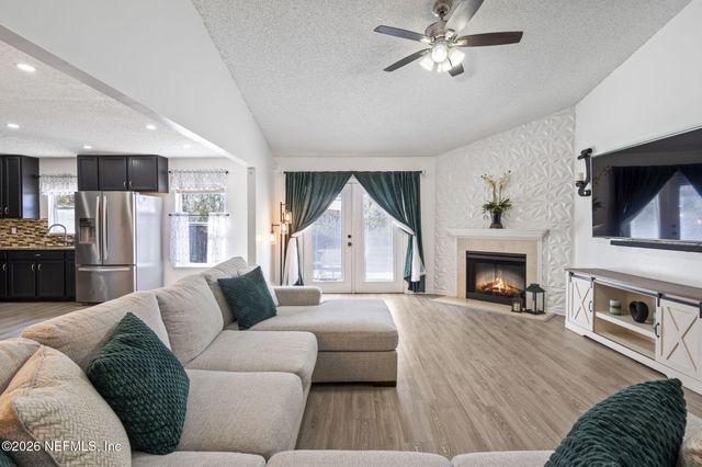 6780 GENTLE OAKS Drive, Jacksonville, FL 32244