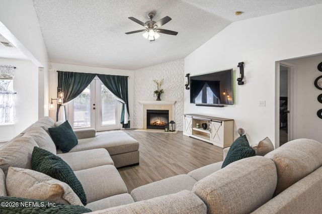 6780 GENTLE OAKS Drive, Jacksonville, FL 32244