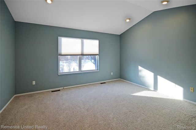 263 Whispering Hill, Commerce Charter Township, MI 48390