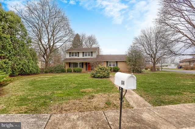 904 THORNWOOD LN, Carlisle, PA 17013