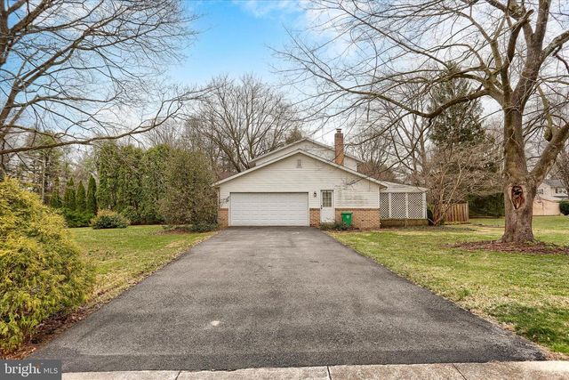 904 THORNWOOD LN, Carlisle, PA 17013