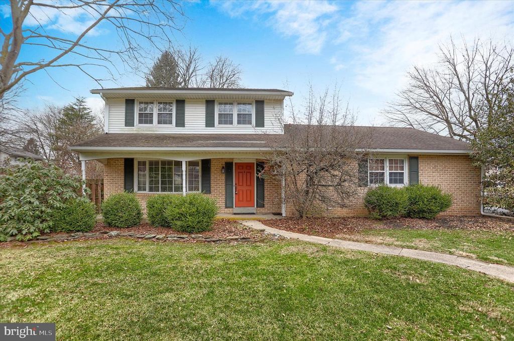 904 THORNWOOD LN, Carlisle, PA 17013