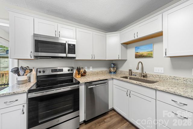 5019 Rolling Oak Lane, Charlotte, NC 28227