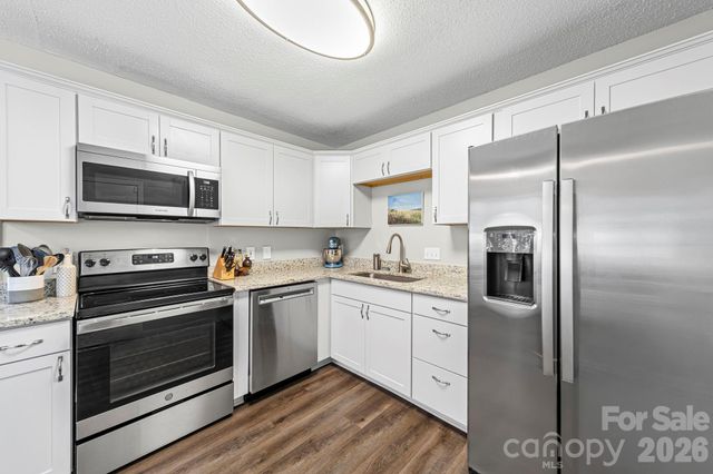 5019 Rolling Oak Lane, Charlotte, NC 28227