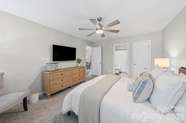 5019 Rolling Oak Lane, Charlotte, NC 28227