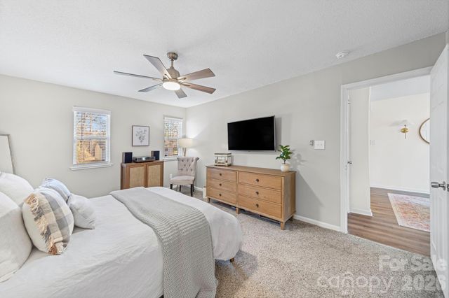 5019 Rolling Oak Lane, Charlotte, NC 28227