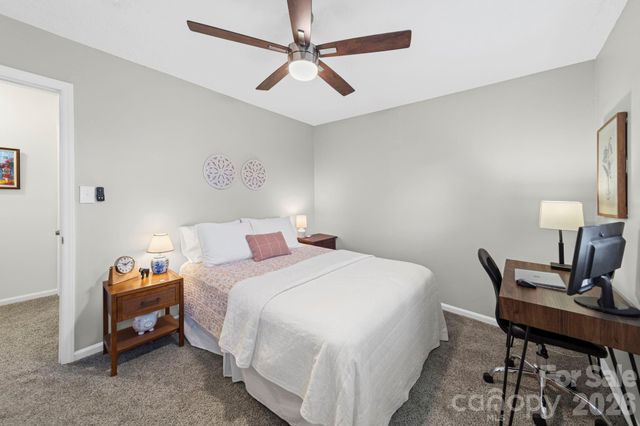 5019 Rolling Oak Lane, Charlotte, NC 28227