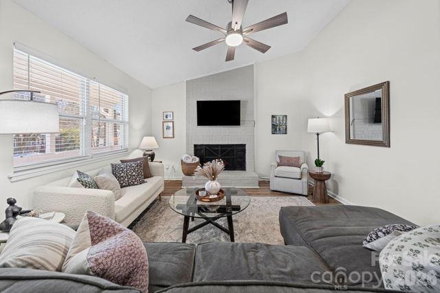 5019 Rolling Oak Lane, Charlotte, NC 28227