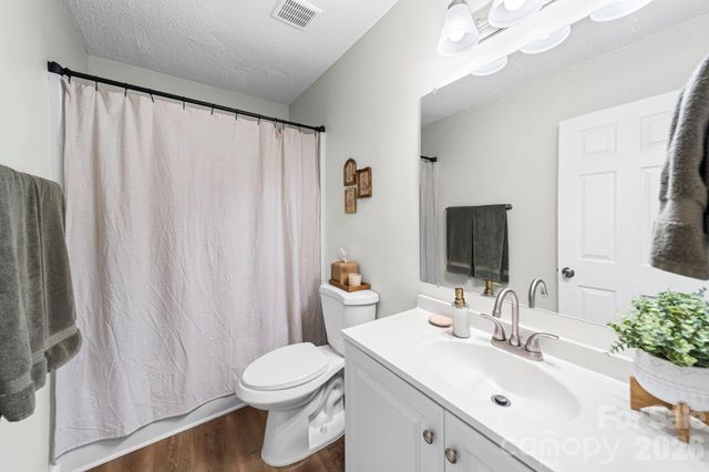 5019 Rolling Oak Lane, Charlotte, NC 28227