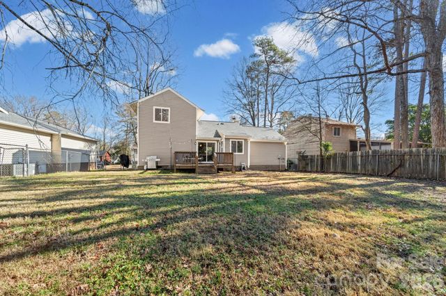 5019 Rolling Oak Lane, Charlotte, NC 28227