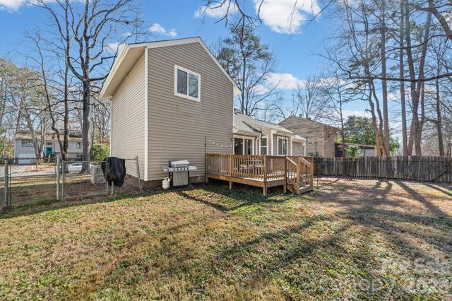 5019 Rolling Oak Lane, Charlotte, NC 28227