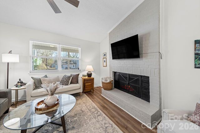 5019 Rolling Oak Lane, Charlotte, NC 28227