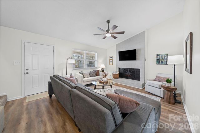 5019 Rolling Oak Lane, Charlotte, NC 28227