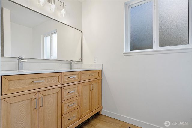 14260 110th Avenue NE, Kirkland, WA 98034