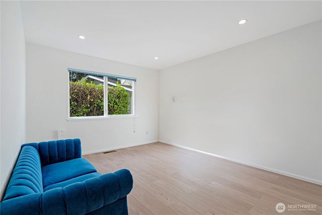 14260 110th Avenue NE, Kirkland, WA 98034