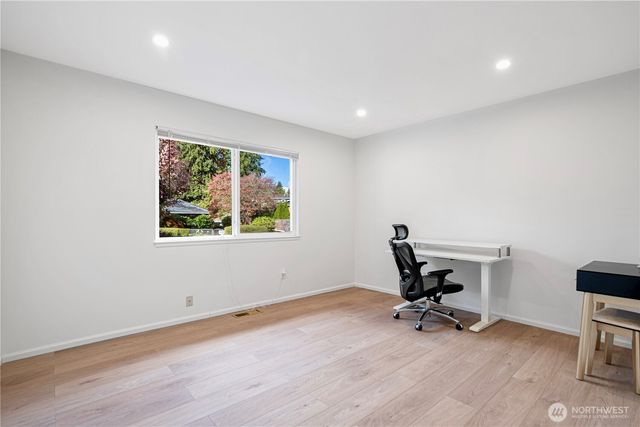 14260 110th Avenue NE, Kirkland, WA 98034