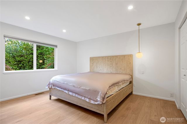 14260 110th Avenue NE, Kirkland, WA 98034