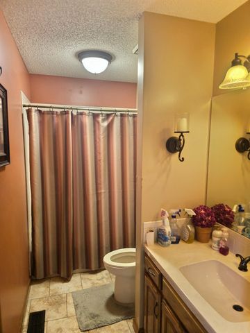 216 N Shefford St, Wichita, KS 67212