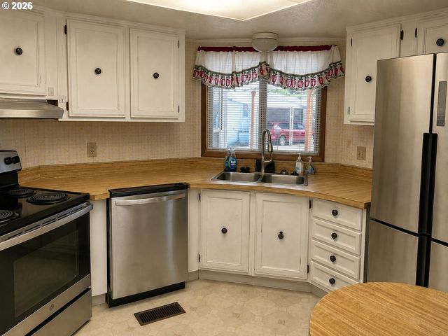 13640 Se HIGHWAY 212 18, Clackamas, OR 97015