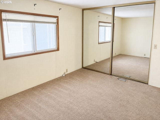 13640 Se HIGHWAY 212 18, Clackamas, OR 97015