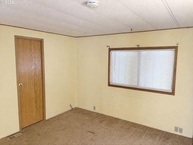 13640 Se HIGHWAY 212 18, Clackamas, OR 97015