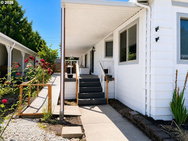 13640 Se HIGHWAY 212 18, Clackamas, OR 97015