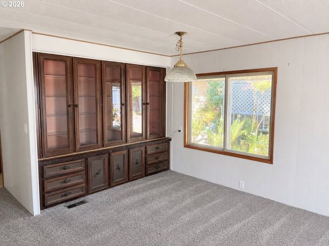 13640 Se HIGHWAY 212 18, Clackamas, OR 97015