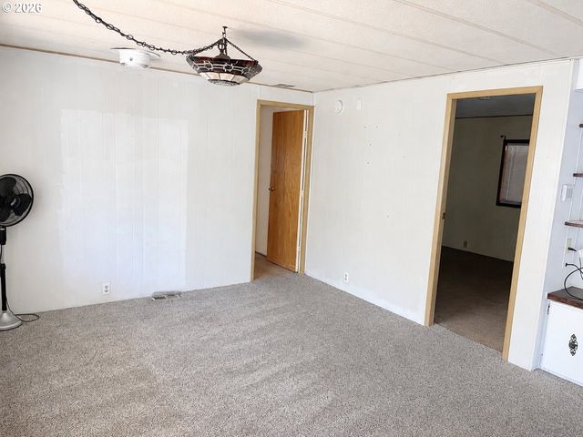 13640 Se HIGHWAY 212 18, Clackamas, OR 97015