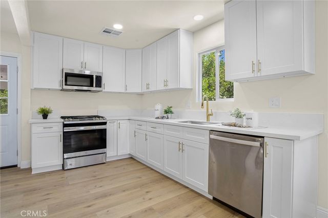 19143 19145 Jovan Street, Tarzana, CA 91335