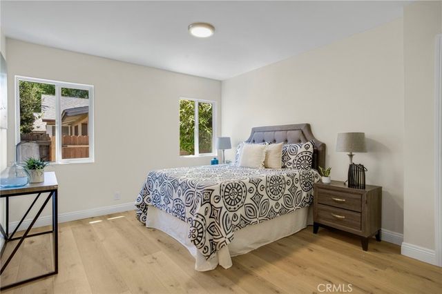 19143 19145 Jovan Street, Tarzana, CA 91335