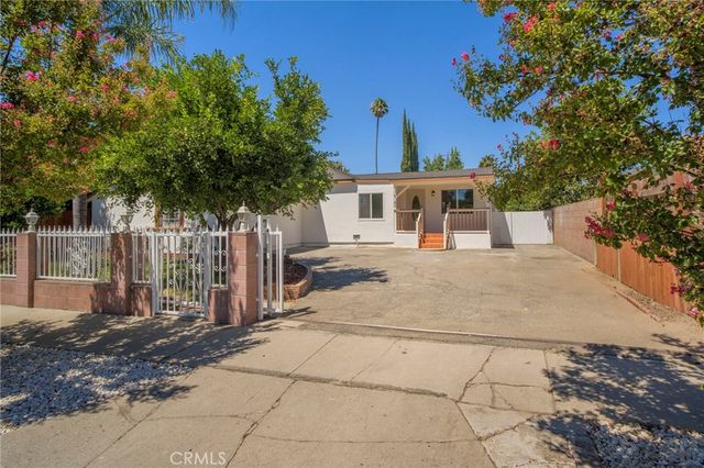 19143 19145 Jovan Street, Tarzana, CA 91335