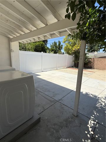 19143 19145 Jovan Street, Tarzana, CA 91335