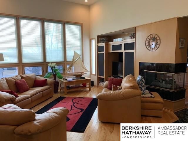 1104 Roland Drive, Papillion, NE 68046