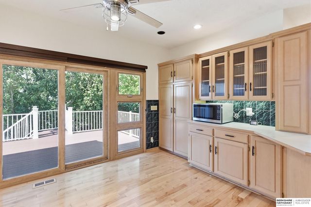 1104 Roland Drive, Papillion, NE 68046