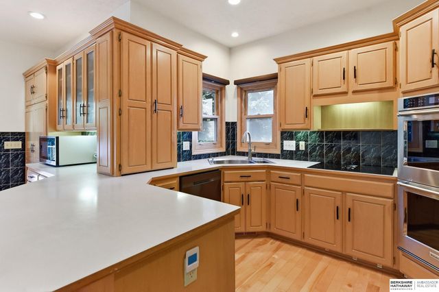 1104 Roland Drive, Papillion, NE 68046
