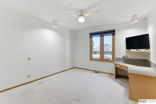 1104 Roland Drive, Papillion, NE 68046