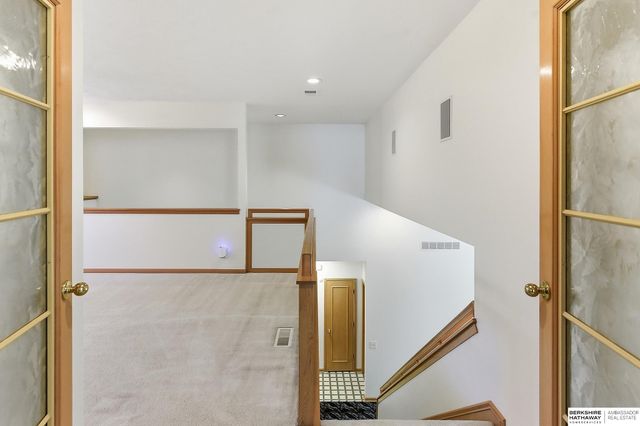 1104 Roland Drive, Papillion, NE 68046