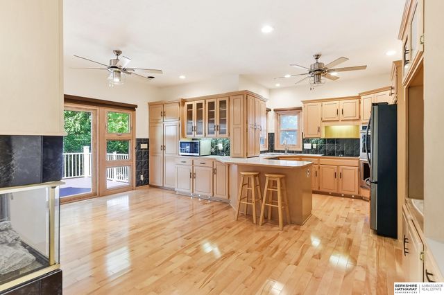 1104 Roland Drive, Papillion, NE 68046