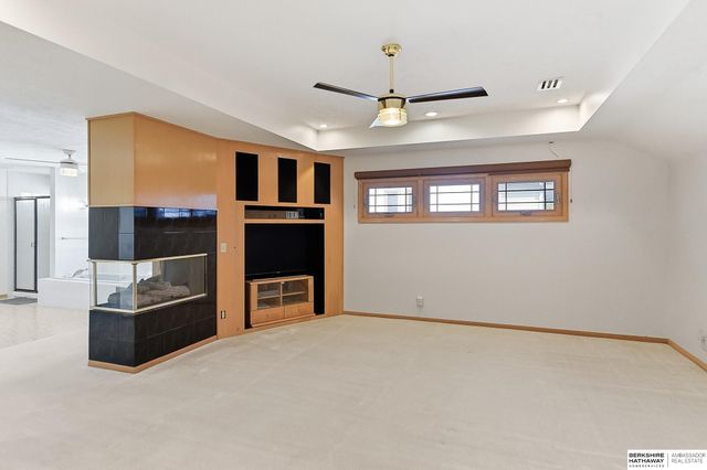 1104 Roland Drive, Papillion, NE 68046