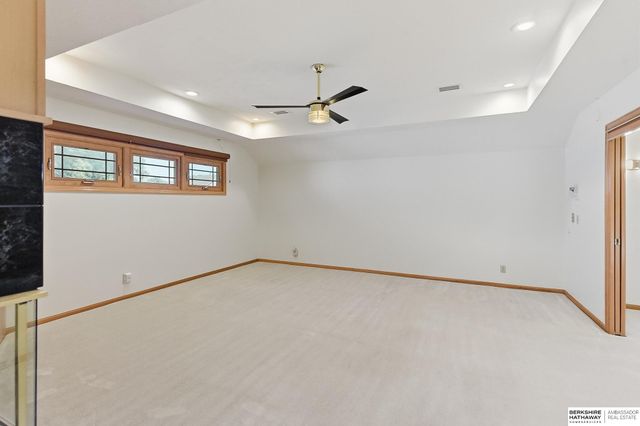 1104 Roland Drive, Papillion, NE 68046