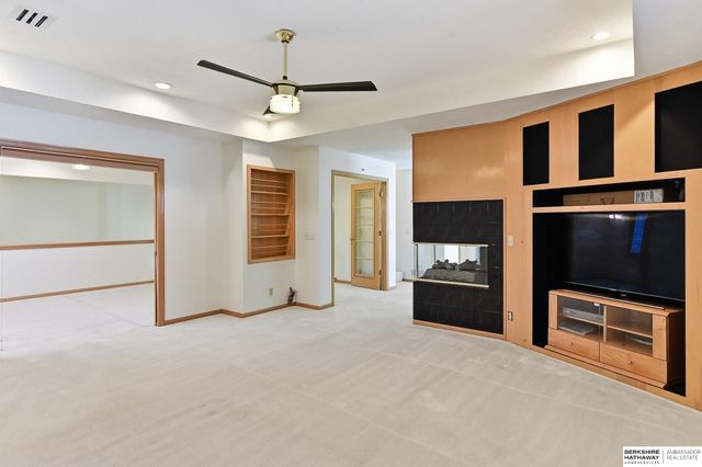 1104 Roland Drive, Papillion, NE 68046