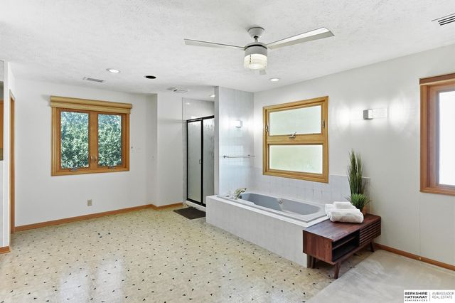 1104 Roland Drive, Papillion, NE 68046