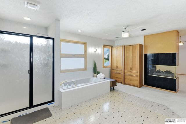 1104 Roland Drive, Papillion, NE 68046